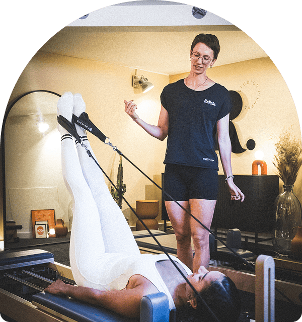 Aurore en séance de pilates reformer