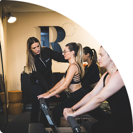 Séance de pilates reformer dans le studio de balma