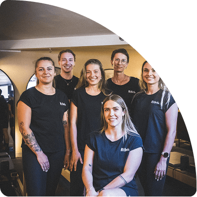 L'équipe Toulousaine de coachs en pilates , renfo et yoga Rebela