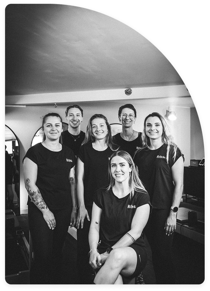 photo d'équipe en noir et blanc