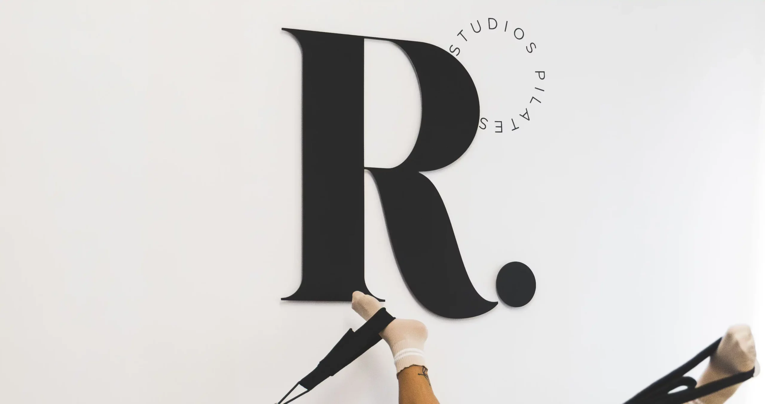 Les chaussettes de pilates rebela studios